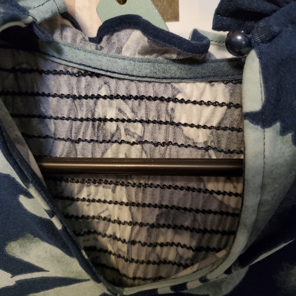 LULAROE CLARA SMOCK BLOUSE - Picture 6 of 7